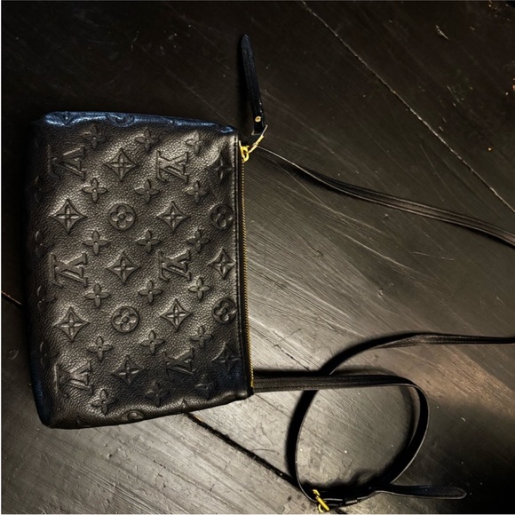 Louis Vuitton Black Crossbody Bag with Gold Accents - Picture 2 of 4
